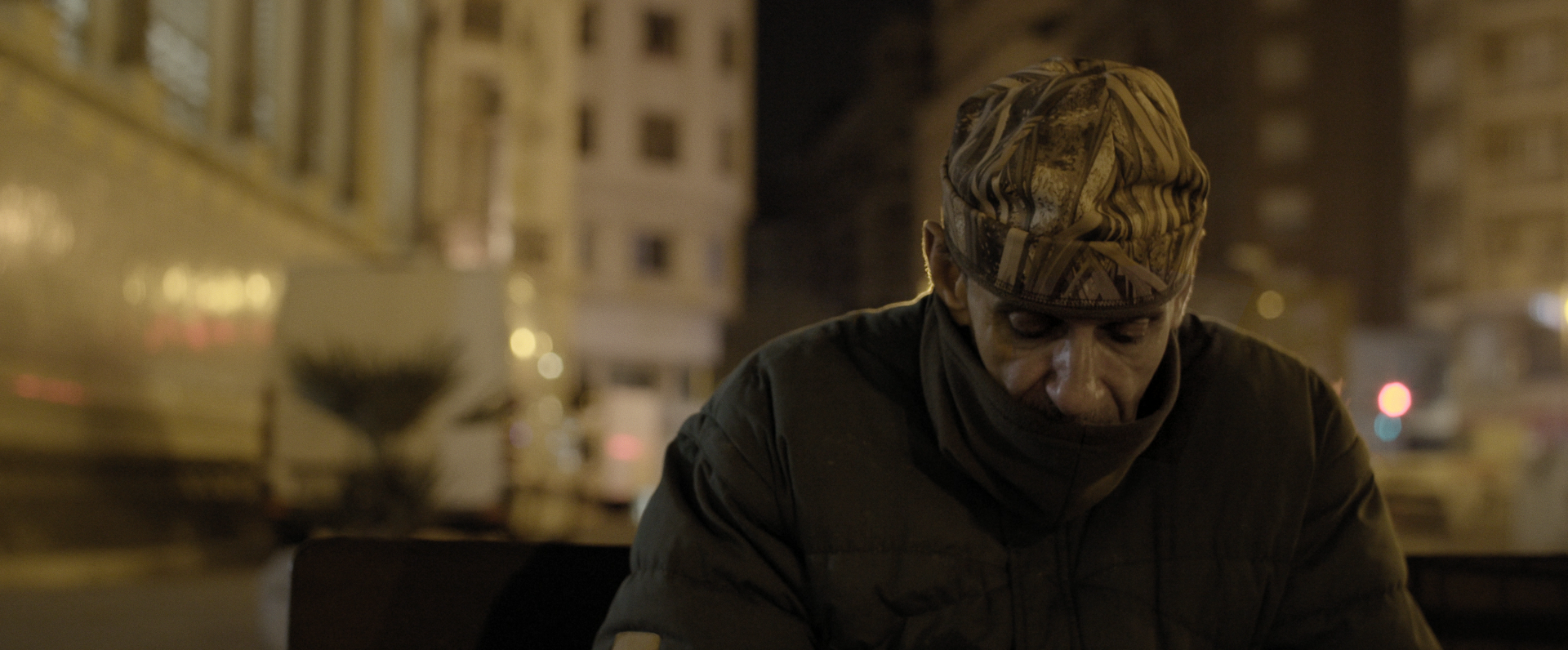 CINE CON Ñ ¿Cómo ayudar a las personas sin hogar? Un documental expone los límites del sistema.